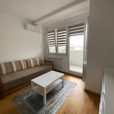 Vukov Spomenik 24 *